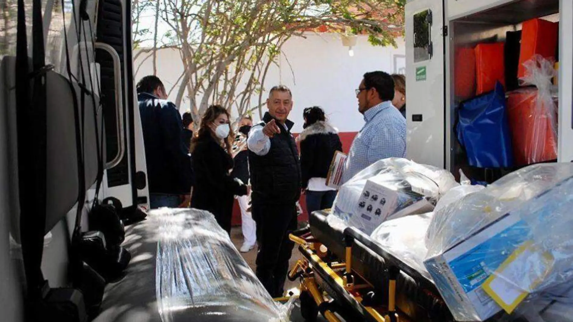 ISSSTE entrega ambulancias en BCS